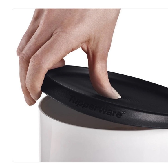 NEW (NIP) Tupperware one Touch 4 piece Canister Set - Picture 4 of 8